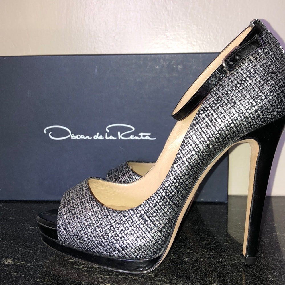 OSCAR DE LA RENTA Peep Toe Mary Jane Stiletto